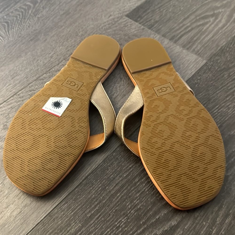 UGG FLIP FLOPS - Picture 2 of 2